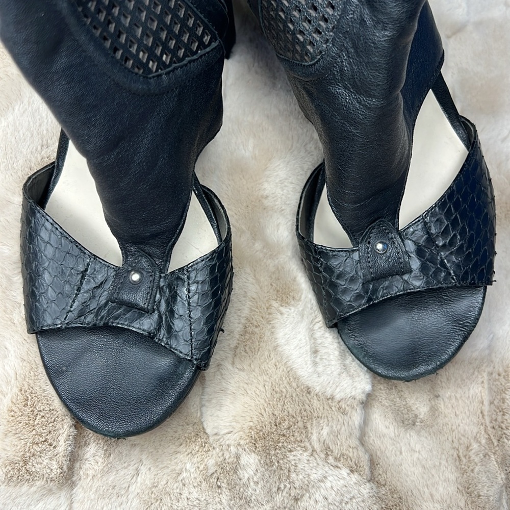 🕶️Dolce Vita Cage Perforated Leather Heel Sandal 10 black snakeskin detail - Picture 6 of 8